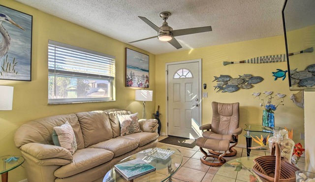 Comfy Dunedin Escape: 1 Block to Main Street!