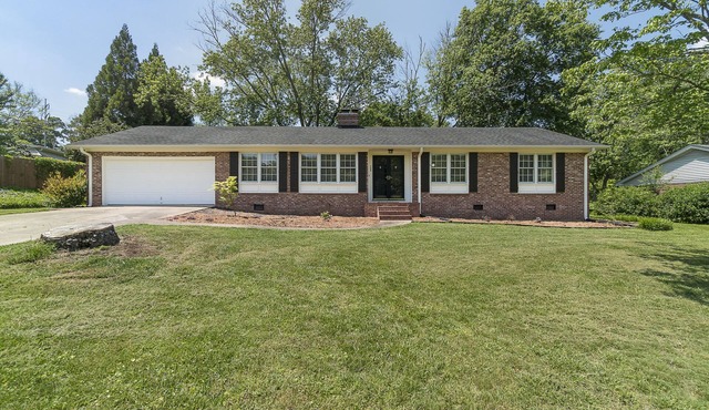 Comfy Eastside Home Close to Downtown