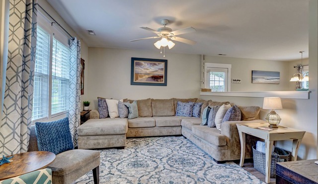 Comfy, family-friendly, dog-friendly, 3 bedroom home with a pool