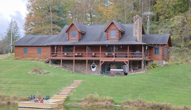 Comfy, Family Friendly, Cabin - Hot Tub, Fishing, Hiking, Wildlife Great Views!