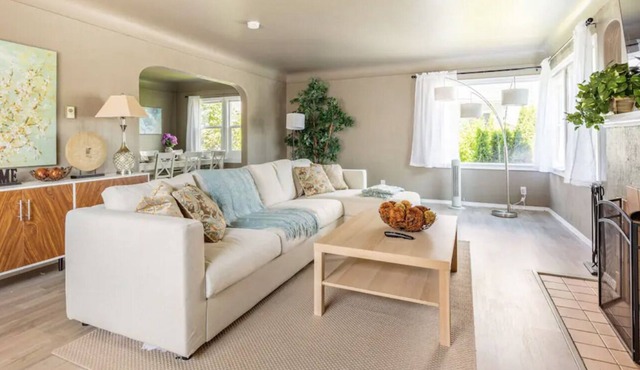 ~ Comfy Family Home 5 Mins from Marina and Port ~