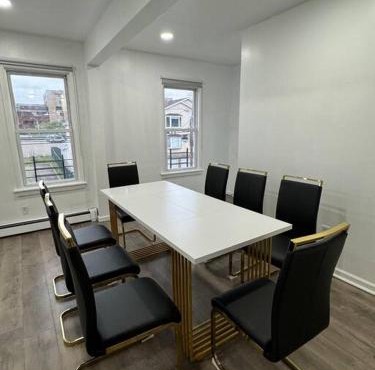 Comfy Family Home -Adjacent To NYC: 15 Guests