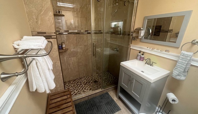 Comfy, family sized home, 10 minutes from the airport. Dog & 420 friendly.