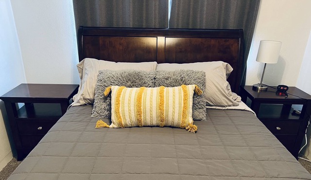 Comfy Farmhouse in City Limits