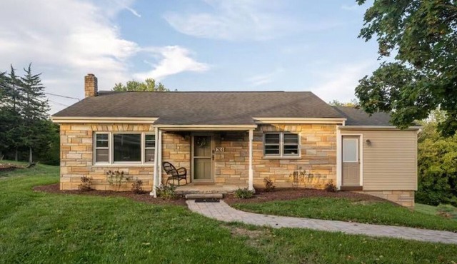 Comfy Getaway in Strasburg, VA!