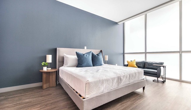 Comfy Getaway Near Atrium Hosp | 1 Mi to Cherry St. Mercer Music at Capricorn –