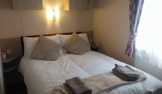 Comfy golf course view at Lilliardsedge