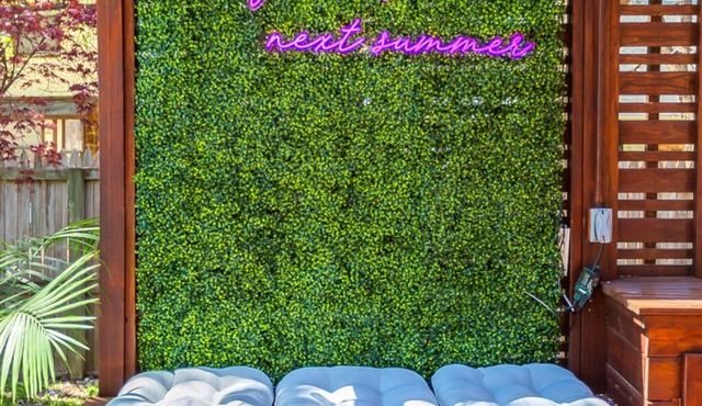 Comfy Hangout House - Sleeps 16 - Pool & Hot Tub!