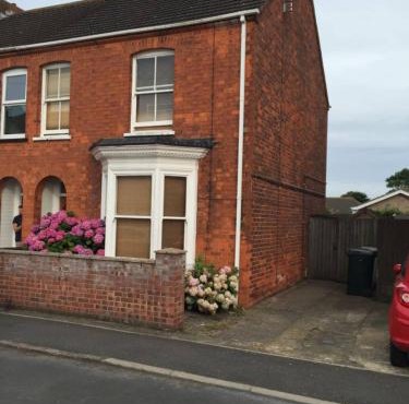 Comfy Holiday Home & Beach Hut