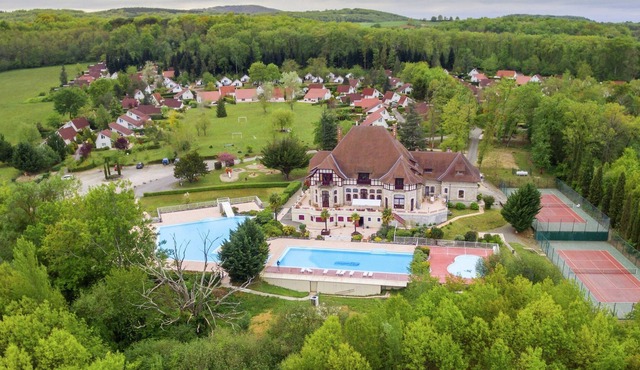 Comfy home with terrace in a holiday village