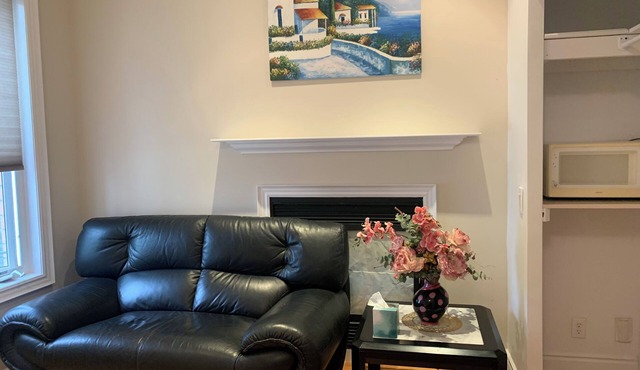 Comfy Home in the heart of Aurora , ON