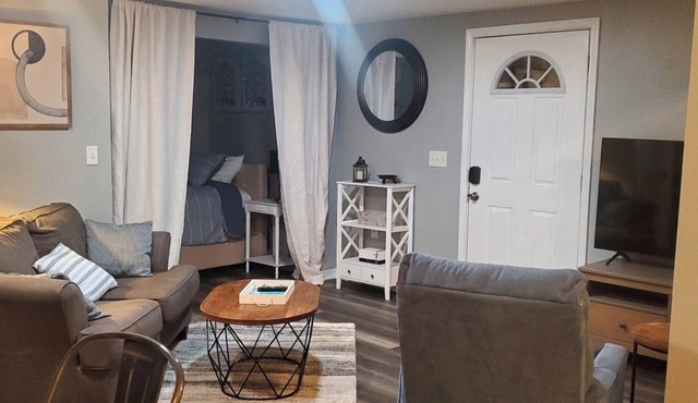 Comfy home near Downtown, Beaches and Shopping