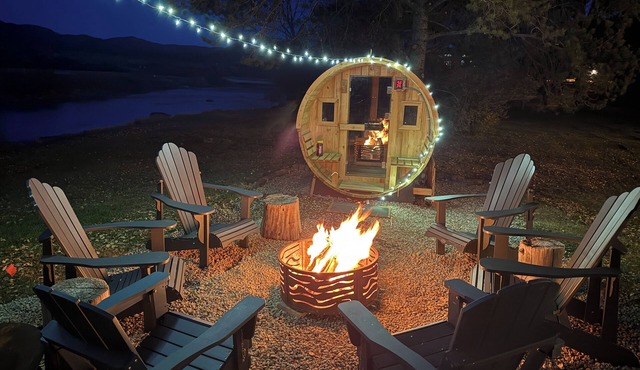 Comfy Home on the Arkansas River, Private Fishing, Barrel Sauna, and Fire Pit