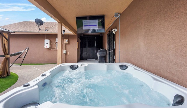 Comfy Home w/Hot Tub and more! Home in Albuquerque, NM
