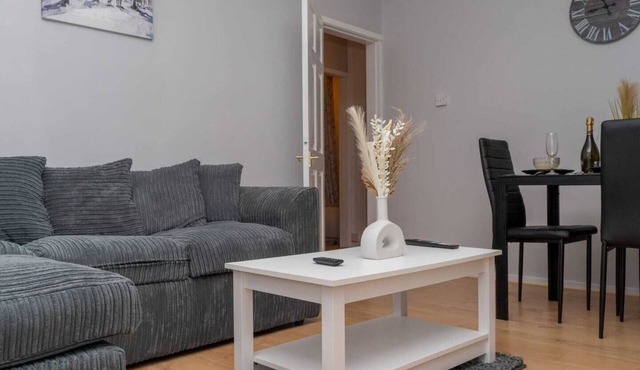 Comfy Home with Parking