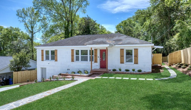 Comfy Home with Playground Near Ft Moore!