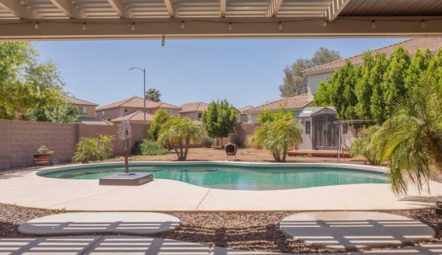 Comfy House, Private Backyard w/Pool, BBQ, Citrus