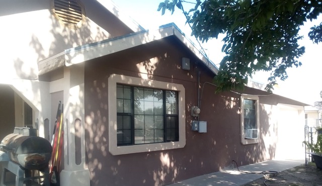 Comfy House w/ Private Rooms. Livingroom, Bathroom,washroom, and Workroom