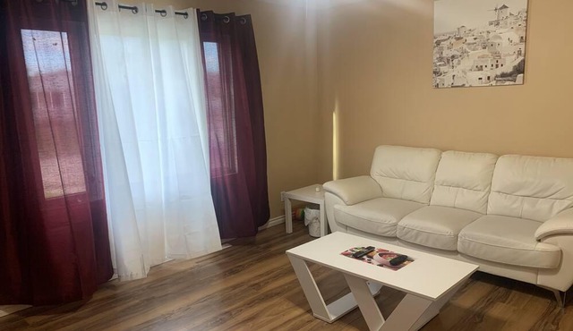 Comfy house with 3 bedrooms and 2 washrooms