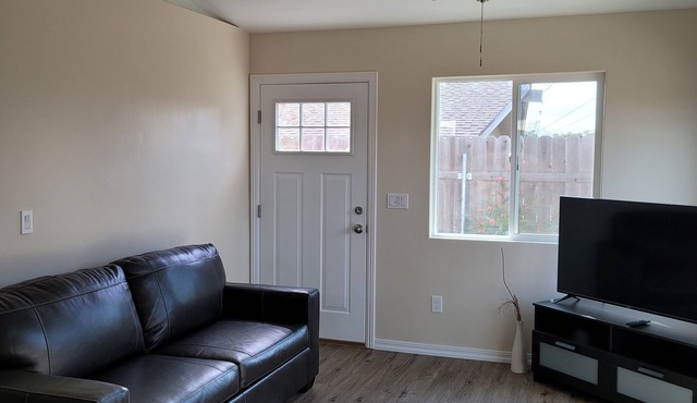 Comfy, independent 1 bedroom guest suite in Orcutt