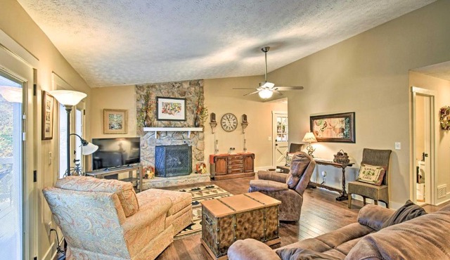 Comfy Jasper Getaway with Community Amenities!