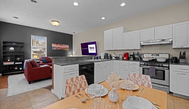 Comfy King 1BR Heart of Soulard