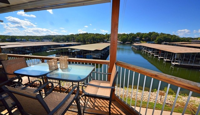 Comfy Ledges Lakefront Condo-quiet cove, boat slip included!