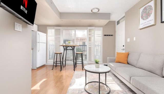 Comfy Liberty Village Home 1BD Steps from King St