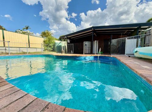 Comfy Logan - Shared bathrooms - Individual Room with a Queenbed- WiFi AC Netflix