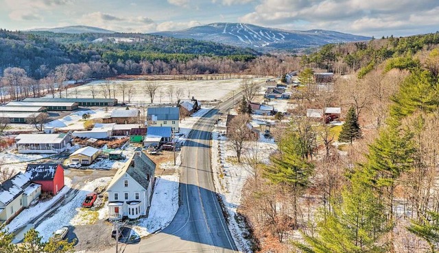 Comfy Ludlow Apartment about 3 Mi to Okemo Resort