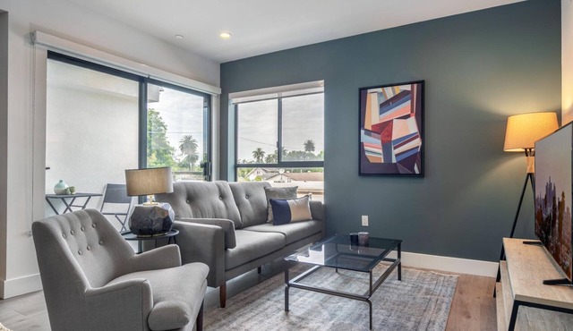 Comfy Mar Vista 1BR w/in-unit W/D + Gym near Venice Beach by Blueground