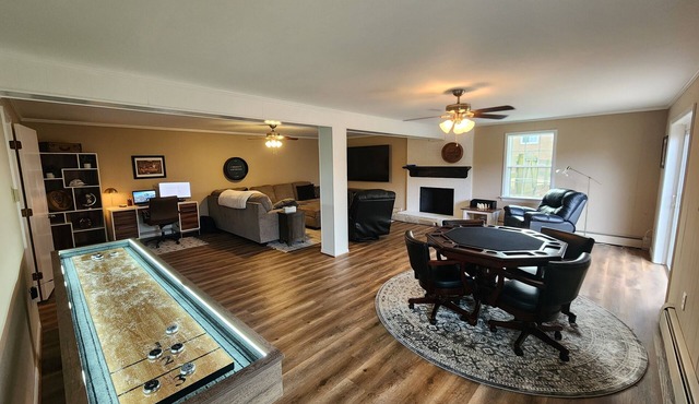 Comfy Mechanicsville rancher with entertainment for all age groups!