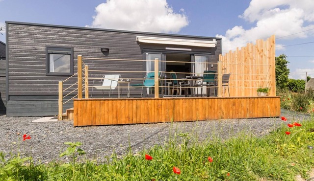 Comfy mobile home with terrace and pets allowed in Saint-Lô