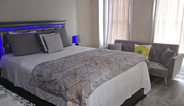 Comfy Modern 1-bedroom suite in Brampton Entire place