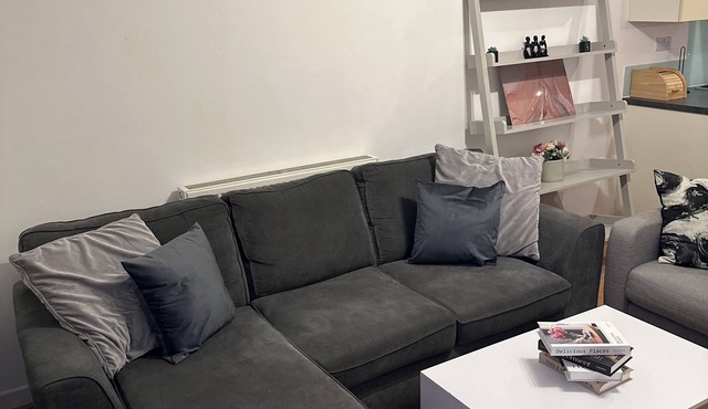 Comfy Modern 2-bed 2-bath Balcony Near Stratford & Tube