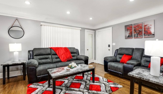 Comfy Modern and Cozy Queen Beds Free Parking