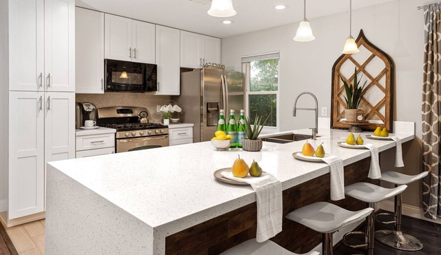 Comfy Modern Home - Close to Everything!