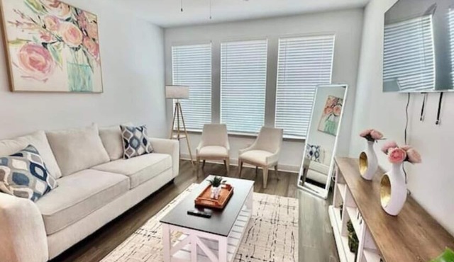 Comfy Modern King Bed Pool Near Mayo Town Center