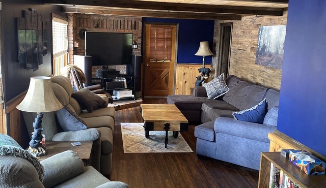Comfy Muskoka cottage on a quiet bay for year round fun and relaxation