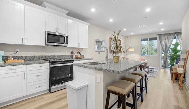 Comfy NEW Modern Home for Family | 3BR/3BA