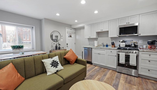 Comfy NW Gem-5 min walk to Metro/DT/Convention Ctr