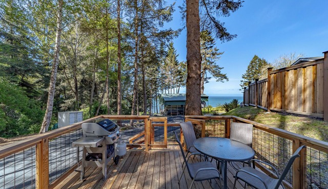 Comfy oceanside retreat, forested creekside setting, expansive grounds over ocean bluffs