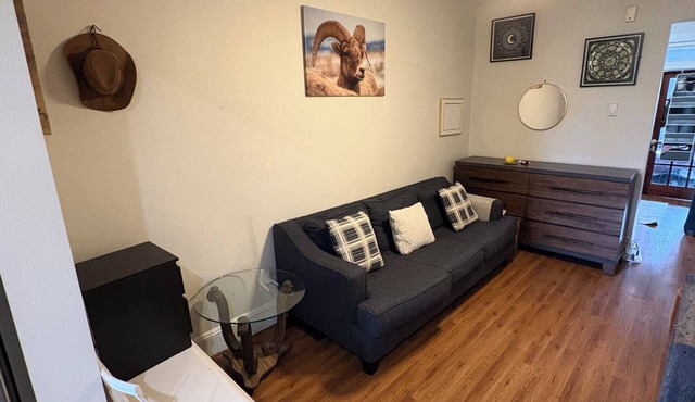 Comfy One Bedroom Apartment with a Den Room near Grove St PATH Station