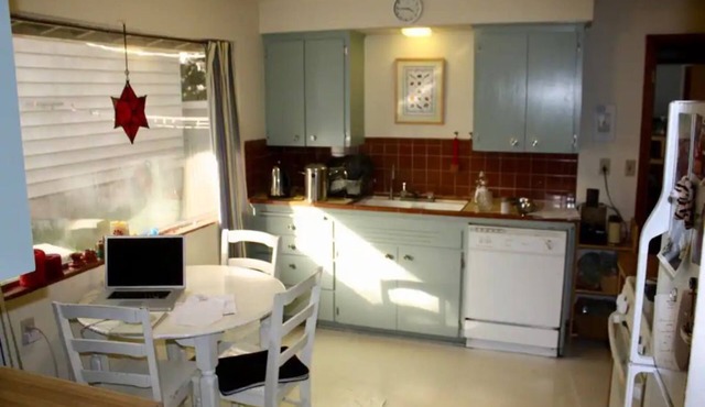 Comfy place in quiet Bryant hood in NE Seattle