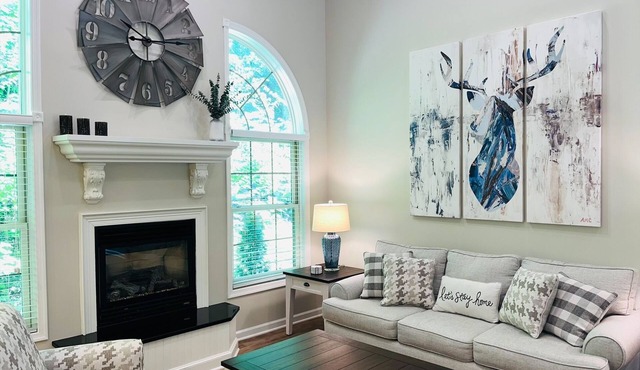 Comfy Poconos Getaway: 3 mins to Big Boulder Lake/Skiing, Family-Friendly