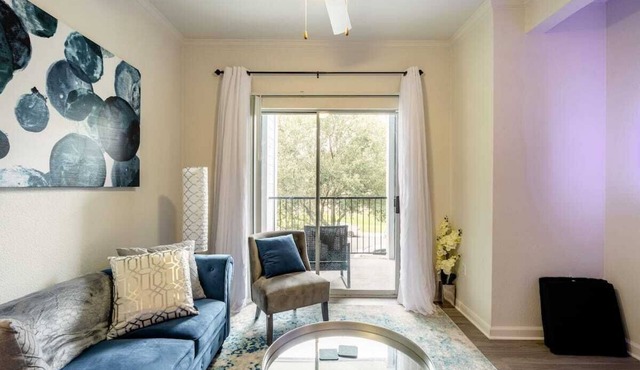 COMFY(Private Unit)5-miles away from Airport 2BR/1BA right near the Heart of ATX