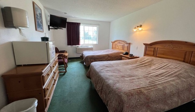 Comfy Queen + Full Room in the Heart of Red Bud!