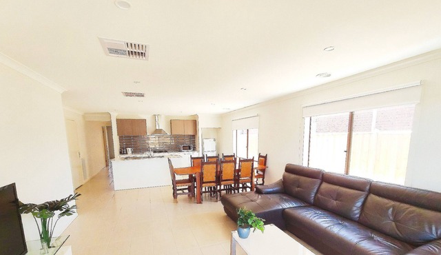 Comfy Quiet 5BR House,6 mins to TownCentre,Close to Werribee Zoo&VIC Rose Garden