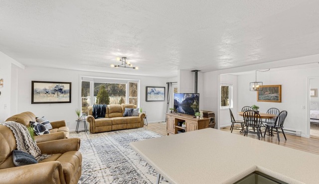 Comfy Quiet Family Lake House