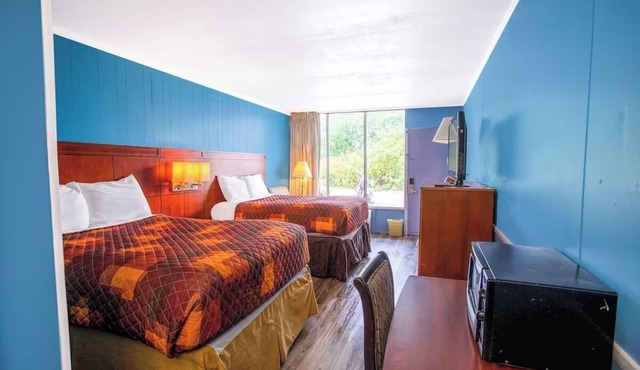 Comfy Room Close to Kernersville’s Best Attractions and Parks